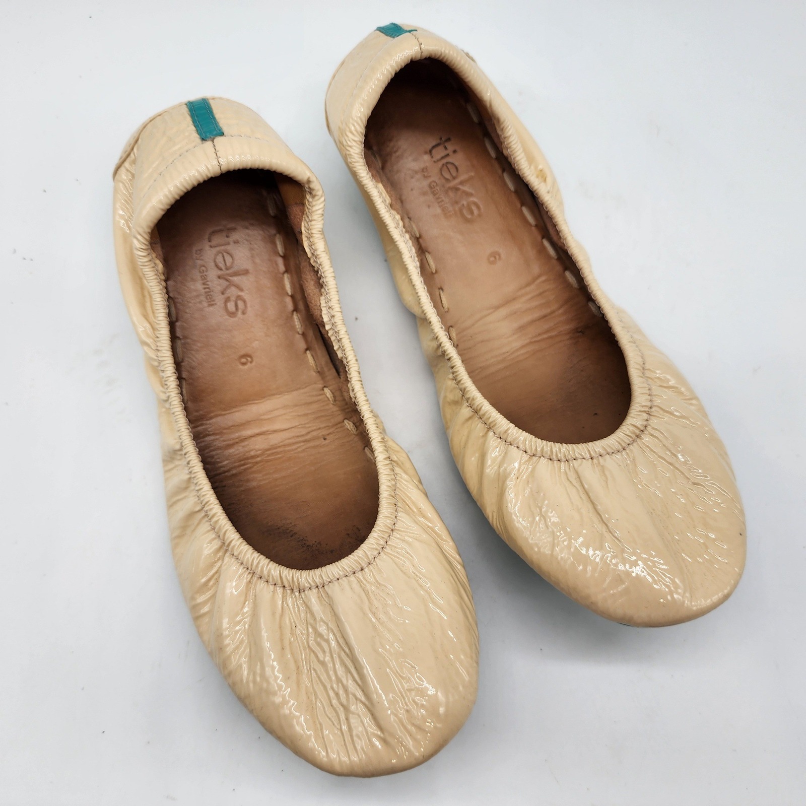 Tieks Biscotti Patent Leather Ballet Flats Women's 6 Cream Tan Neutral Foldable
